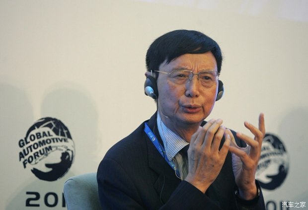 尹明善“矛盾”的交接棒