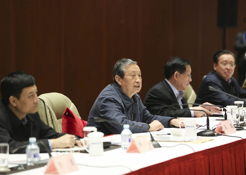 李克强总理批示：加快发展节能与新能源汽车 促进汽车产业转型升级