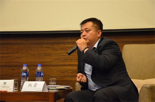 不用插电但油耗确实低，试驾卡罗拉双擎