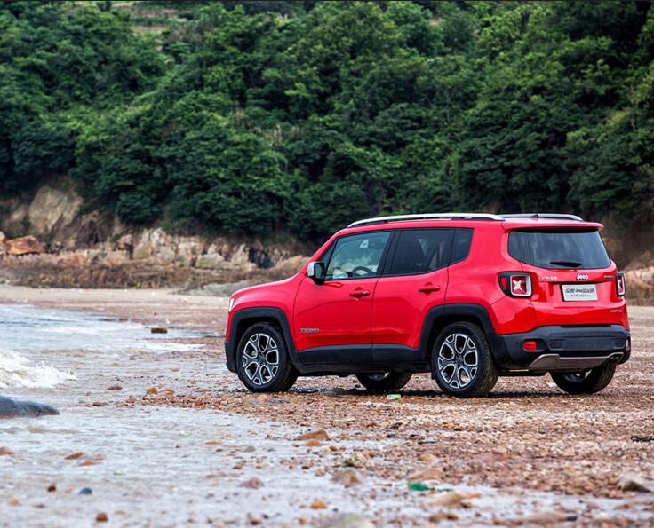 为“专业级”点赞，试驾全新Jeep自由侠