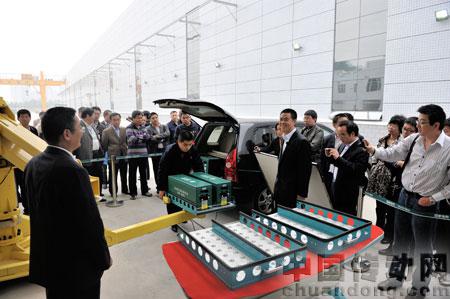 许继电动汽车电池箱更换设备研发项目率先通过评审